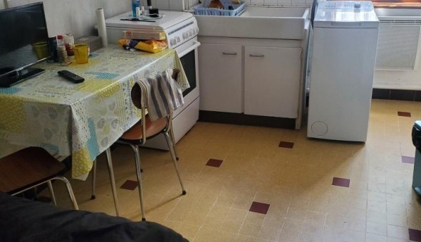 Logement tudiant Studio à Ajoux (07000)