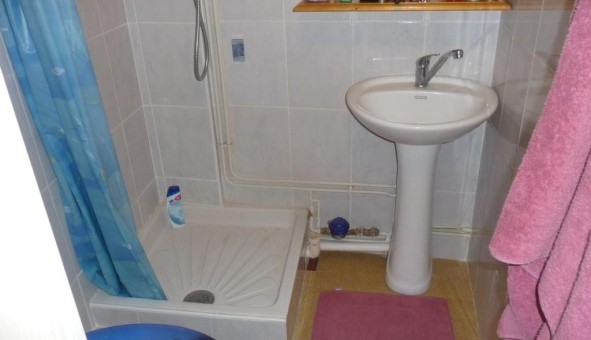 Logement tudiant Studio à Ajoux (07000)