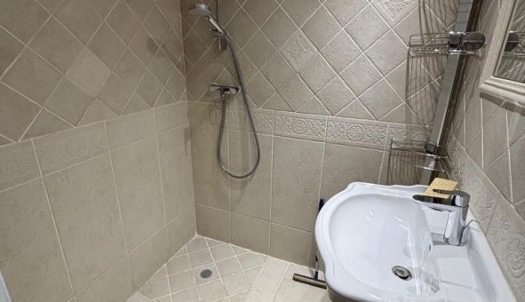 Logement tudiant Studio à Althen des Paluds (84210)