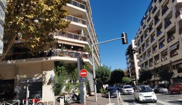 Logement tudiant Location Studio Vide Antibes (06160)