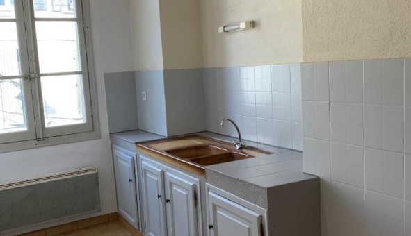Logement tudiant Location Studio Vide Arles (13200)