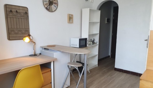 Logement tudiant Location Studio Vide Arles (13200)