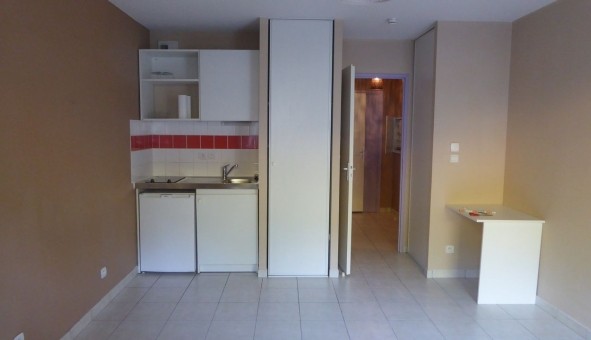 Logement �tudiant Studio &agrave; Atur (24750)