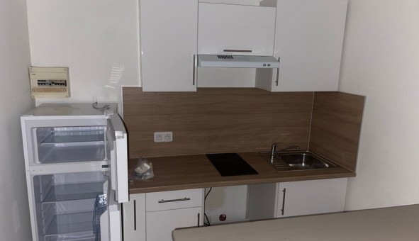 Logement �tudiant Studio &agrave; Bagnols sur C�ze (30200)