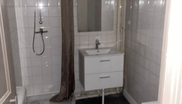 Logement �tudiant Studio &agrave; Bagnols sur C�ze (30200)