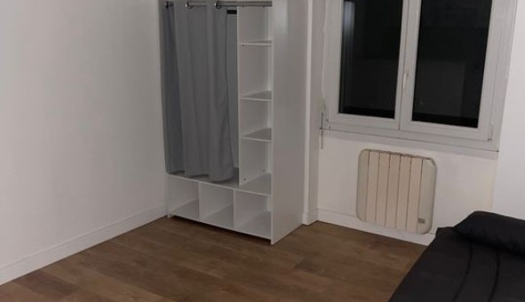 Logement �tudiant Studio &agrave; Bagnols sur C�ze (30200)