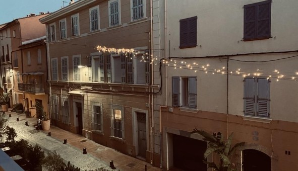 Logement tudiant Location Studio Vide Bandol (83150)