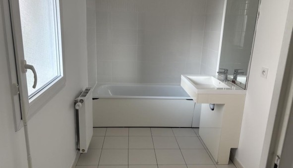 Logement tudiant Location Studio Vide Bennecourt (78270)