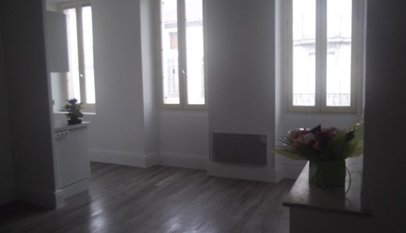 Logement tudiant Location Studio Vide Bias (47300)