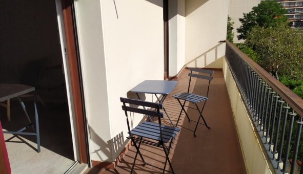 Logement étudiant Location Studio Vide Bron (69500)