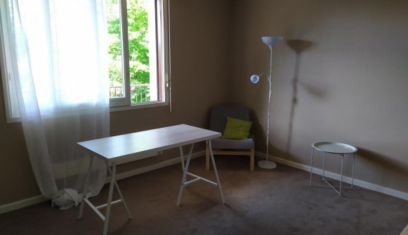 Logement étudiant Studio à Bron (69500)