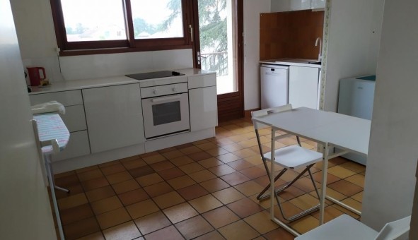 Logement étudiant Studio à Bron (69500)