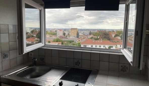 Logement étudiant Location Studio Vide Bron (69500)