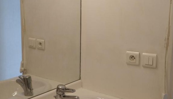 Logement tudiant Location Studio Vide Bron (69500)