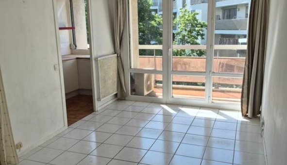 Logement �tudiant Location Studio Vide Bron (69500)