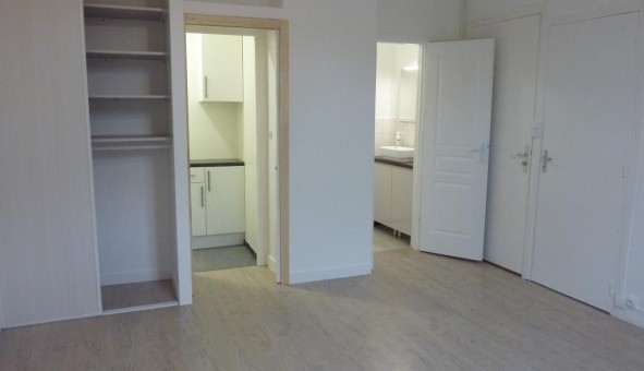 Logement tudiant Location Studio Vide Brueil en Vexin (78440)