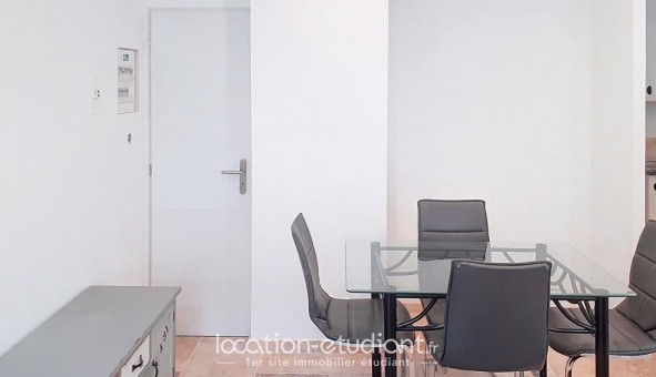 Logement tudiant Studio à Carcs (83570)