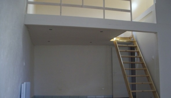 Logement tudiant Location Studio Vide Castelnau de Guers (34120)
