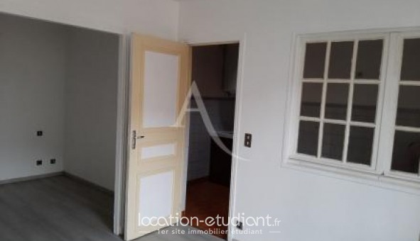 Logement tudiant Location Studio Vide Champagnolles (17240)