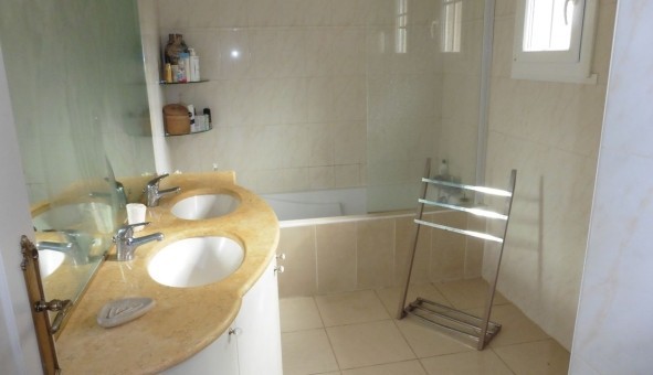 Logement �tudiant Studio &agrave; Charbonni�res les Bains (69260)