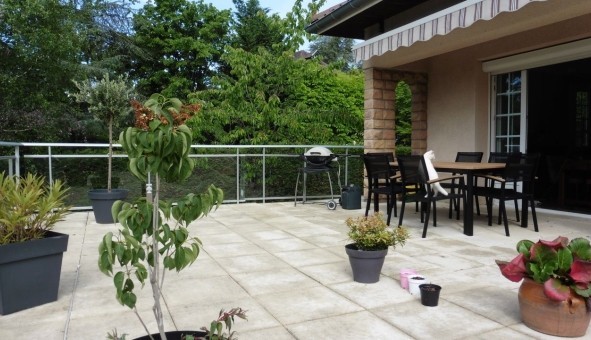 Logement �tudiant Studio &agrave; Charbonni�res les Bains (69260)