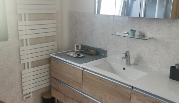 Logement �tudiant Studio &agrave; Ch�teauneuf le Rouge (13790)