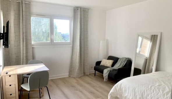 Logement tudiant Studio à Coignires (78310)