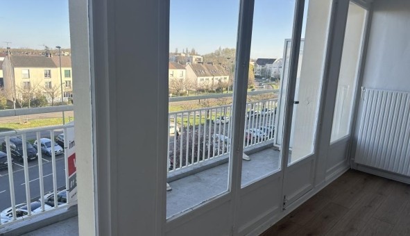 Logement tudiant Location Studio Vide Coignires (78310)