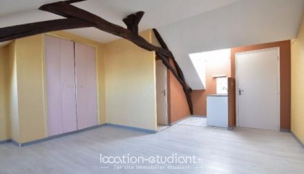 Logement tudiant Studio à Dou la Fontaine (49700)