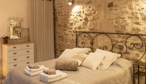 Logement tudiant Location Studio Vide Eyragues (13630)