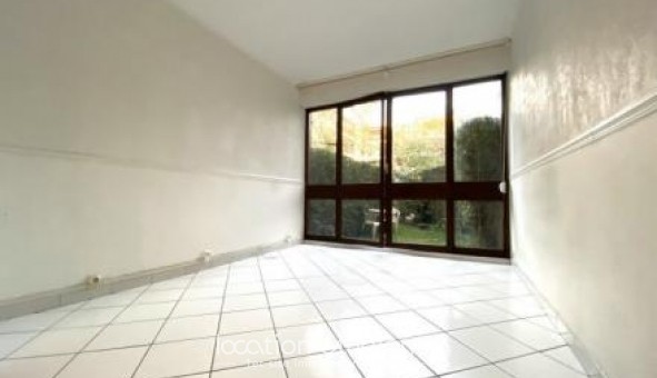Logement étudiant Studio à Fontenay le Fleury (78330)