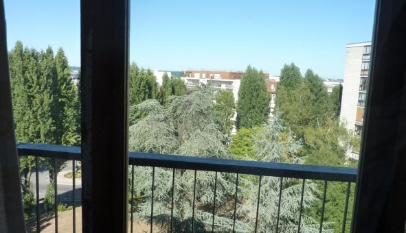 Logement tudiant Location Studio Vide Fontenay le Fleury (78330)