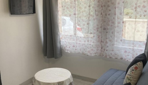 Logement tudiant Location Studio Vide Forcalqueiret (83136)