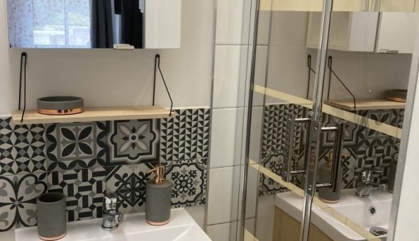 Logement tudiant Studio à Forcalqueiret (83136)
