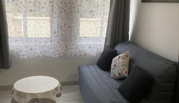 Logement tudiant Studio à Forcalqueiret (83136)