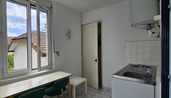Logement tudiant Location Studio Vide Grenoble (38000)