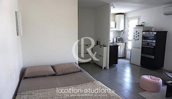 Logement tudiant Studio à Hyres (83400)