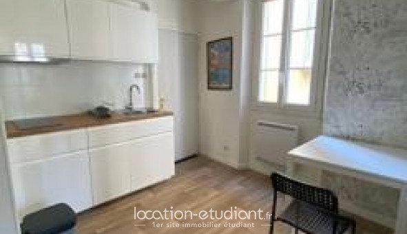 Logement tudiant Studio à Hyres (83400)