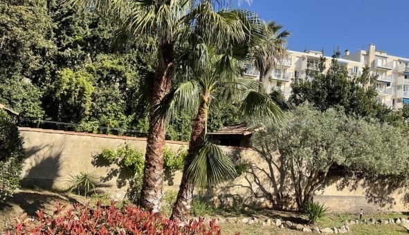 Logement étudiant Studio à Hyères (83400)