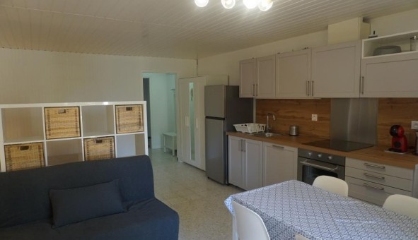 Logement tudiant Studio à Hyres (83400)
