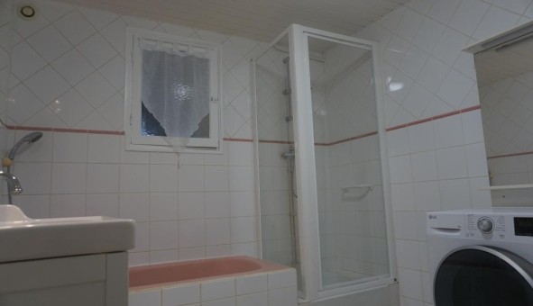 Logement tudiant Studio à Hyres (83400)