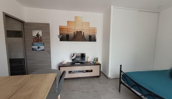 Logement tudiant Studio à Hyres (83400)