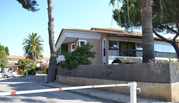 Logement étudiant Location Studio Vide Hyères (83400)