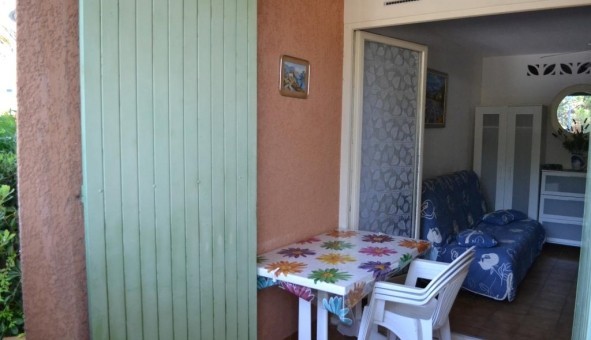 Logement tudiant Studio à Hyres (83400)