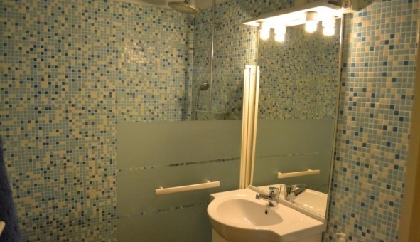 Logement tudiant Studio à Hyres (83400)