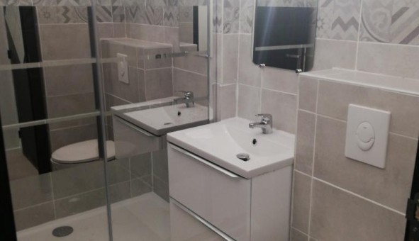 Logement tudiant Studio à Hyres (83400)