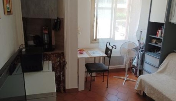 Logement tudiant Location Studio Vide Hyres (83400)