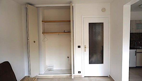 Logement tudiant Studio à Hyres (83400)