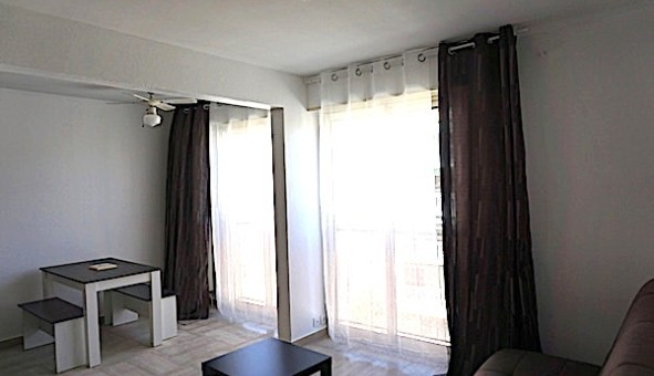 Logement tudiant Studio à Hyres (83400)