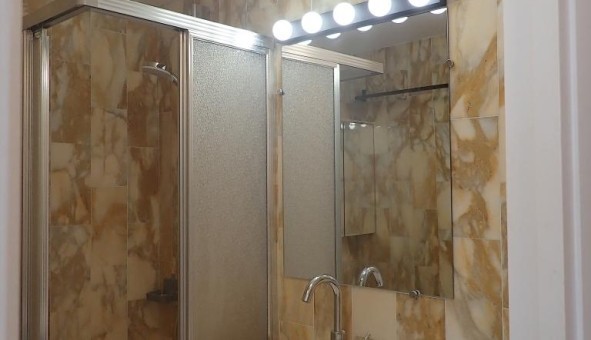 Logement tudiant Studio à Hyres (83400)